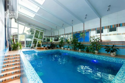 Сдается 4-этажный коттедж, 320 м²