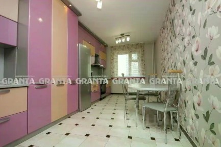 Продается 3-комн. квартира, 72 м²