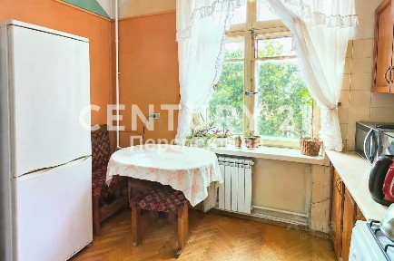 Продается 2/3 квартиры, 75/48/8 м²