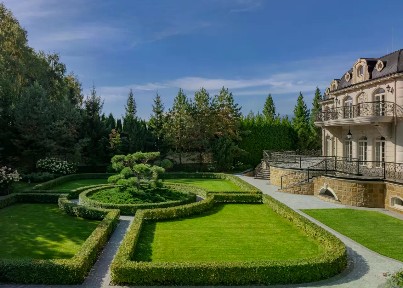 Продается 3-этажный дом, 2 100 м²