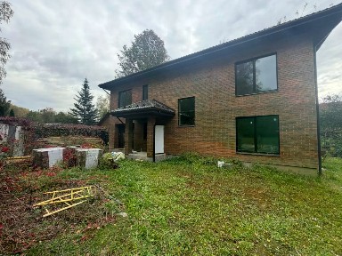 Продается 2-этажный дом, 290 м²