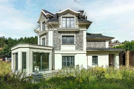 Продается 3-этажный дом, 550 м²