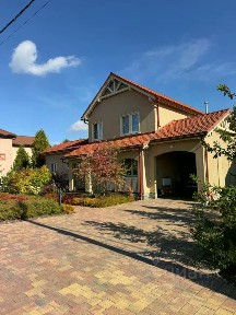 Продается 2-этажный дом, 211 м²