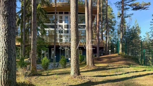 Продается 3-этажный дом, 300 м²