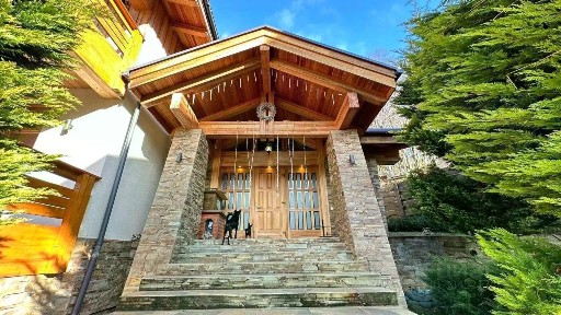 Продается 2-этажный дом, 560 м²