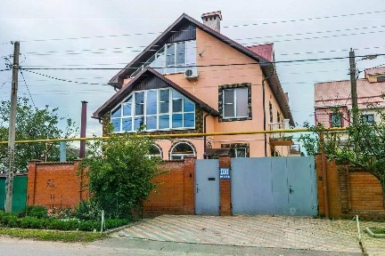 Продается 1/2 часть дома, 410 м²
