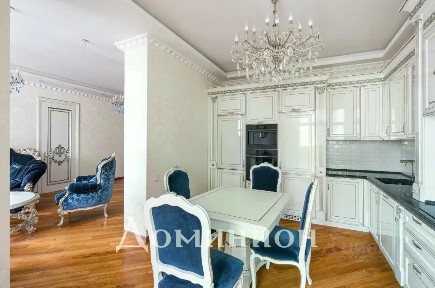 Продается 4-комн. квартира, 140 м²