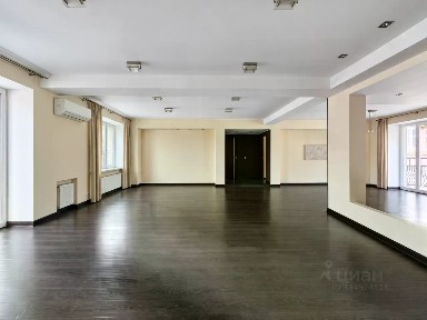 Продается 4-комн. квартира, 198,2 м²