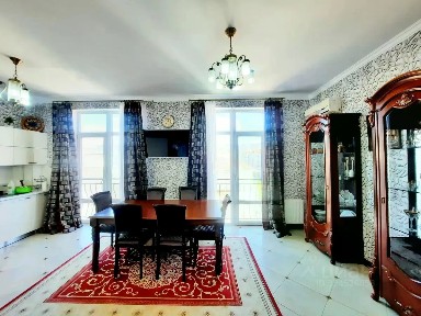 Продается 2-комн. квартира, 72 м²