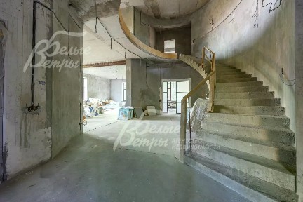 Продается 3-этажный дом, 1 830 м²
