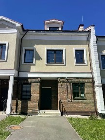 Продается 2-этажный таунхаус, 132,4 м²