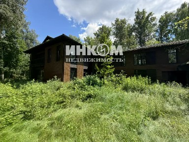 Продается 3-этажный дом, 425,9 м²