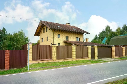 Продается 3-этажный дом, 320 м²
