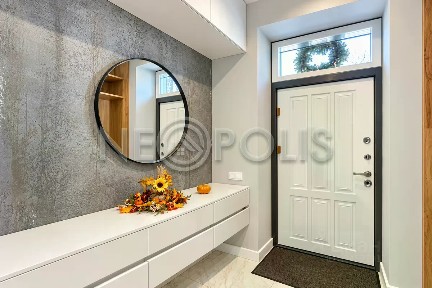 Продается 3-этажный таунхаус, 160 м²