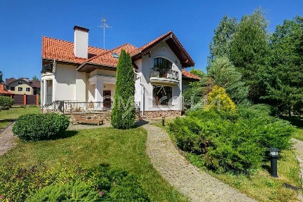 Продается 2-этажный дом, 426 м²