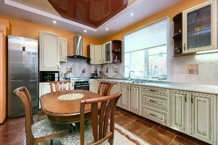 Продается 3-этажный коттедж, 350 м²