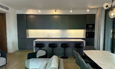 Сдается 4-комн. квартира, 180 м²