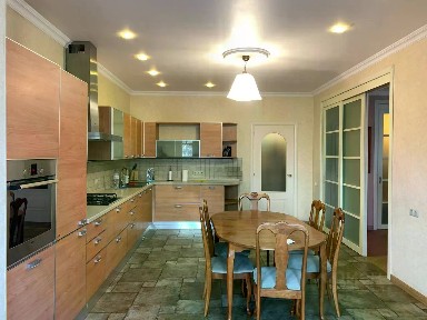 Продается 2-комн. квартира, 153 м²