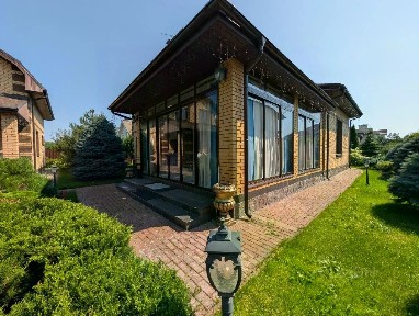 Продается 2-этажный дом, 350 м²