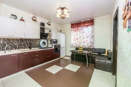 Продается 2-этажный дом, 235 м²