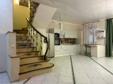 Продается 2-этажный дом, 185 м²