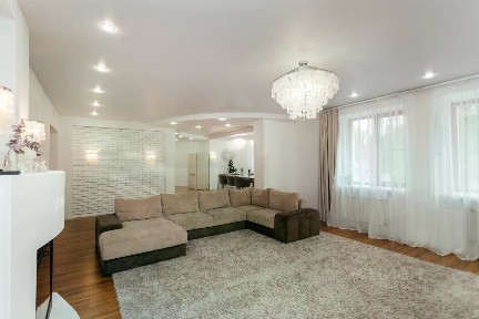 Продается 3-этажный дом, 453 м²