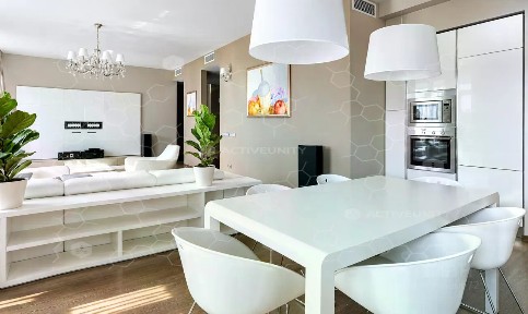 Сдается 3-комн. квартира, 140 м²