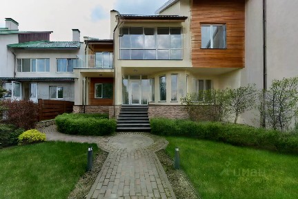 Продается 4-этажный таунхаус, 316,7 м²