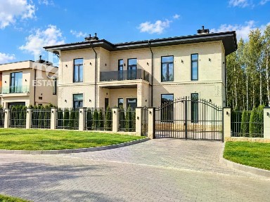 Продается 2-этажный дом, 474 м²