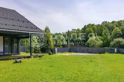 Продается 2-этажный коттедж, 205 м²