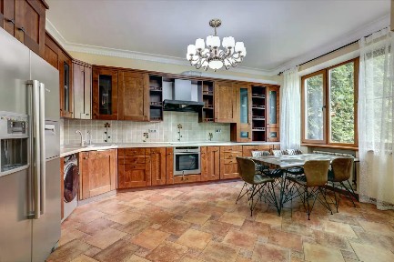 Сдается 3-этажный таунхаус, 321 м²