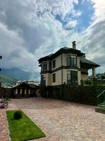 Продается 3-этажный дом, 300 м²