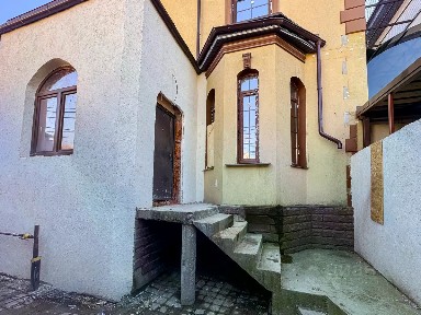 Продается 3-этажный коттедж, 750 м²