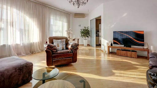 Сдается 4-комн. квартира, 190 м²