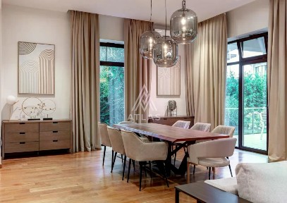 Продается 2-этажный дом, 320 м²