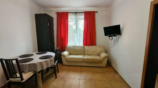 Сдается 3-этажный дом, 240 м²