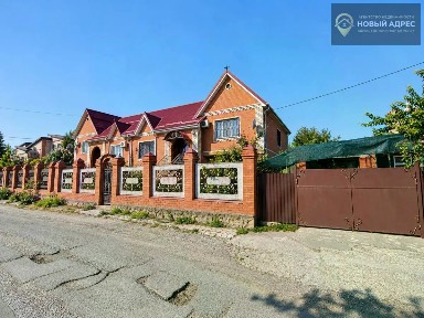 Продается 3-этажный таунхаус, 220 м²
