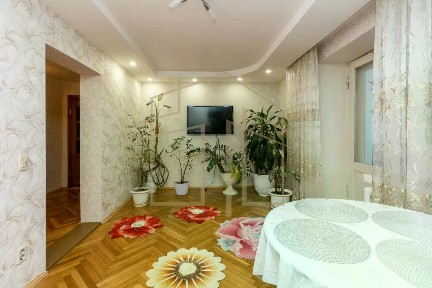 Продается 2-комн. квартира, 64 м²