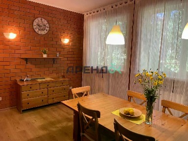 Сдается 3-этажный дом, 240 м²