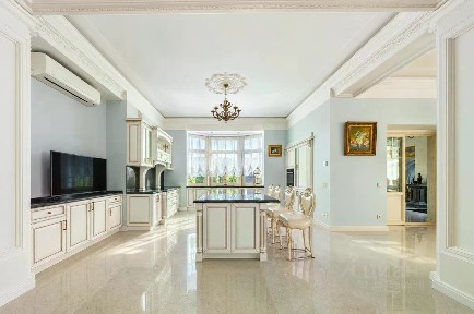 Продается 2-этажный дом, 898 м²