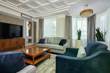 Сдается 3-этажный дом, 418 м²