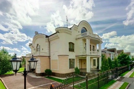 Сдается 2-этажный дом, 632 м²