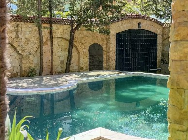 Продается 3-этажный дом, 307 м²