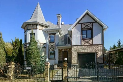 Продается 2-этажный коттедж, 260 м²