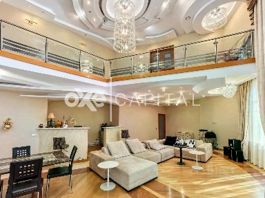 Продается 2-этажный дом, 856 м²