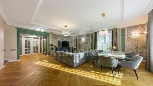 Продается 2-этажный дом, 210 м²