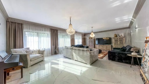 Продается 3-этажный дом, 850 м²