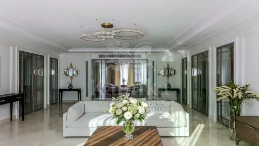 Продается 2-этажный дом, 1 350 м²
