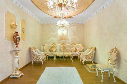 Продается 3-этажный дом, 310 м²