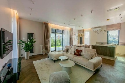 Продается 2-этажный дом, 360 м²